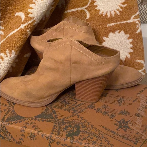 Dolce vita mustard mules - Picture 2 of 3